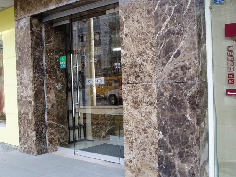 vhodnaja gruppa iz mramora
